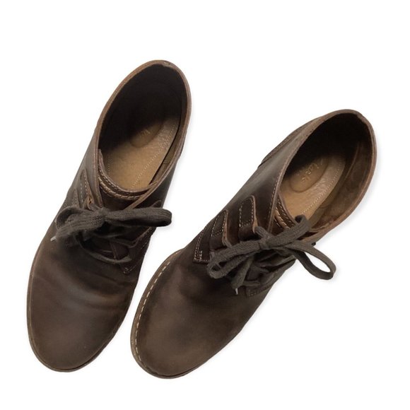 Clarks ankle bootie. Lace up Brown Oiled Nubuck, Carleta Lyon style. Size 11. - Picture 3 of 9